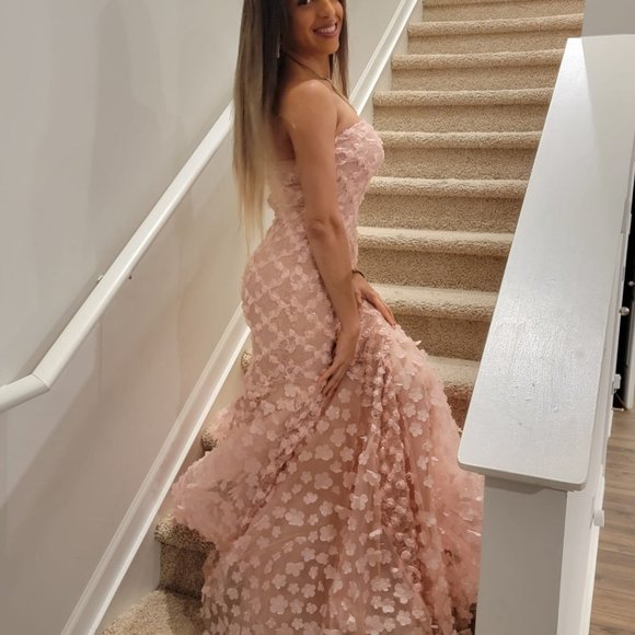 Dress - Picture 2 of 4